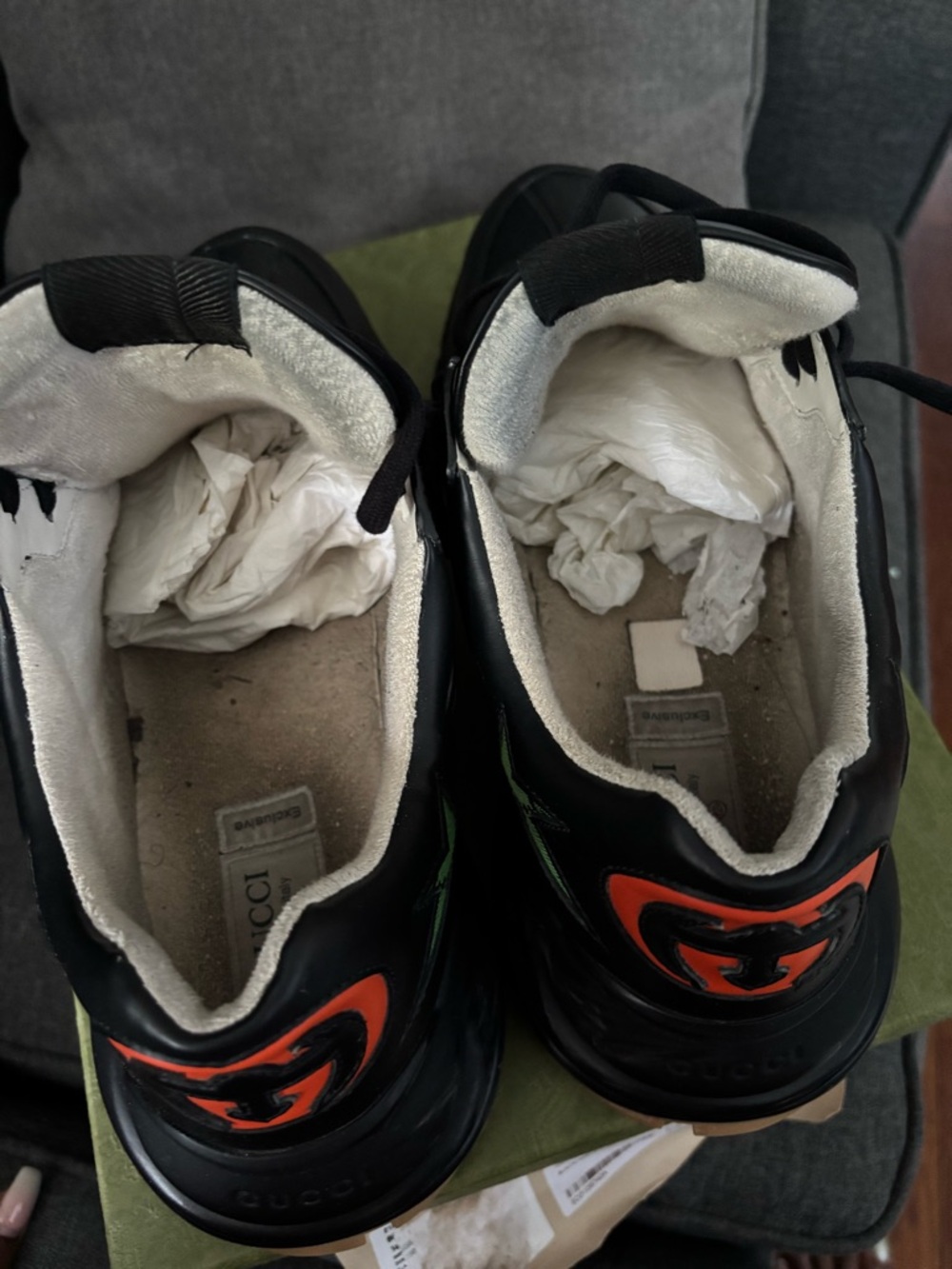 Gucci Black Leather Sneakers with Green Star Appliqués and Orange Heel Accents - Picture 12 of 12